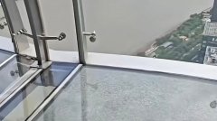 东方明珠观光玻璃惊现裂纹 工作人员：已及时处理